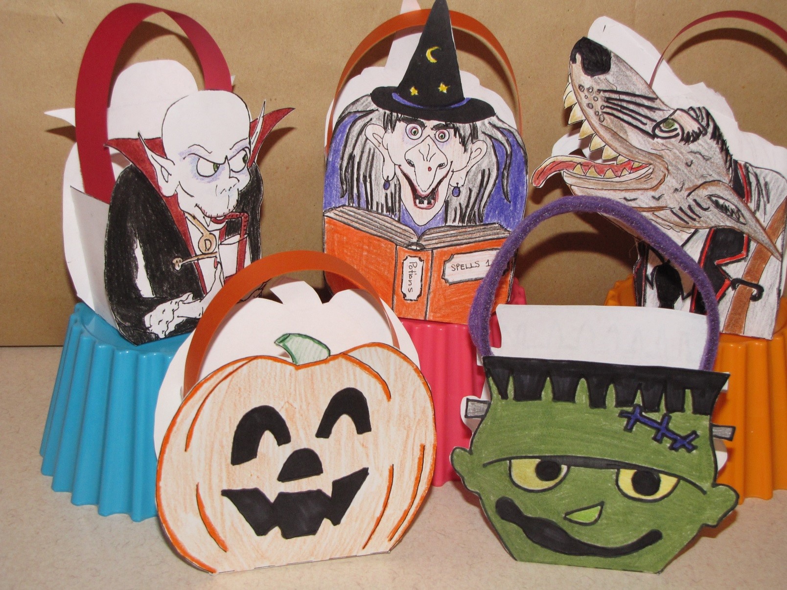 Hallowe'en Craft - 10 Goodie Baskets (plus 6 cards)